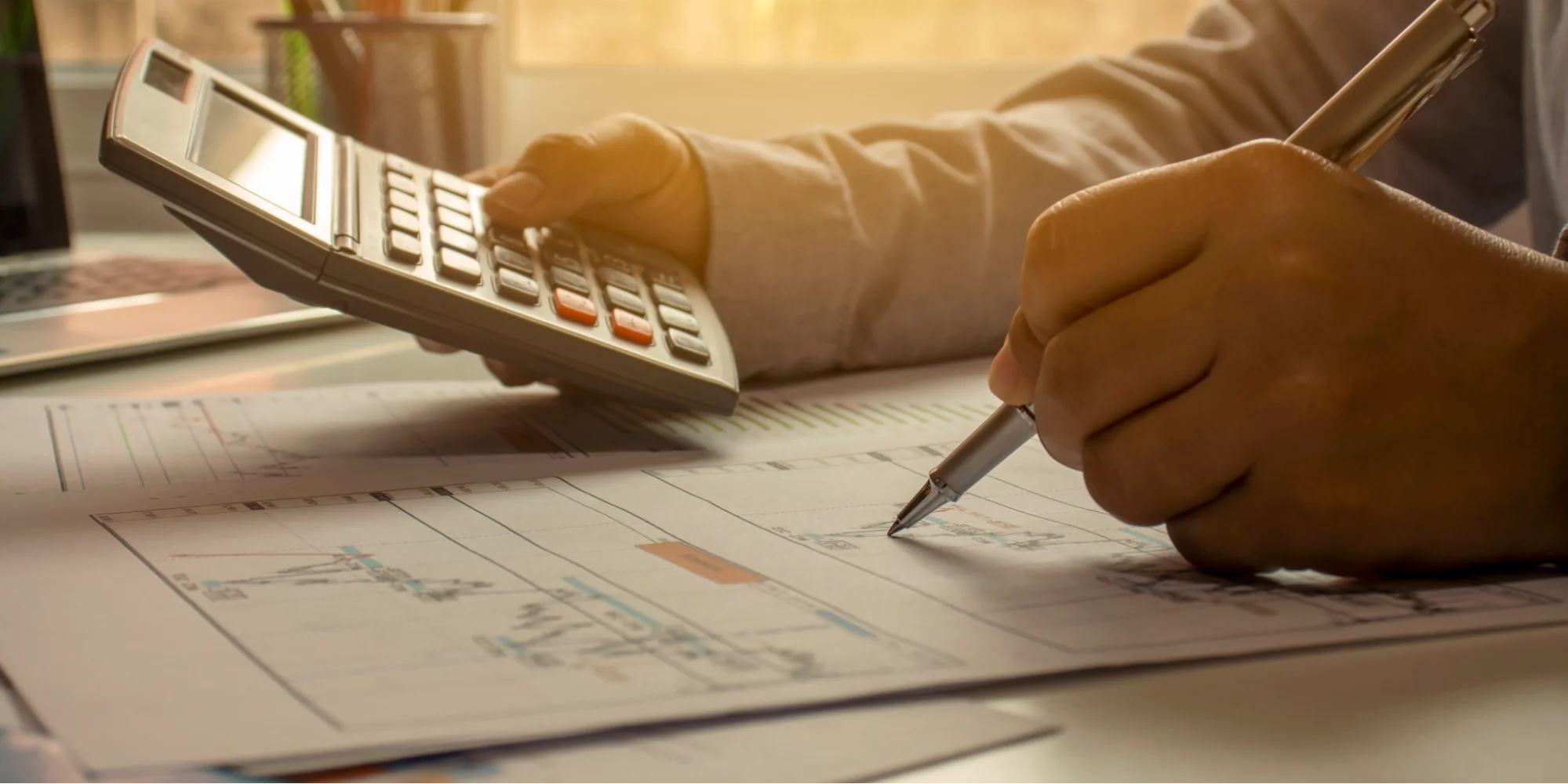 Organizar o fluxo de caixa é indispensável para empreendedores. Acesse o artigo do Grupo Híbrido e aprenda como organizar operações financeiras.